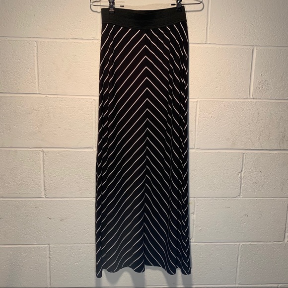 Charlotte Russe Dresses & Skirts - 🌼Charlotte Russe Maxi skirt Sz small